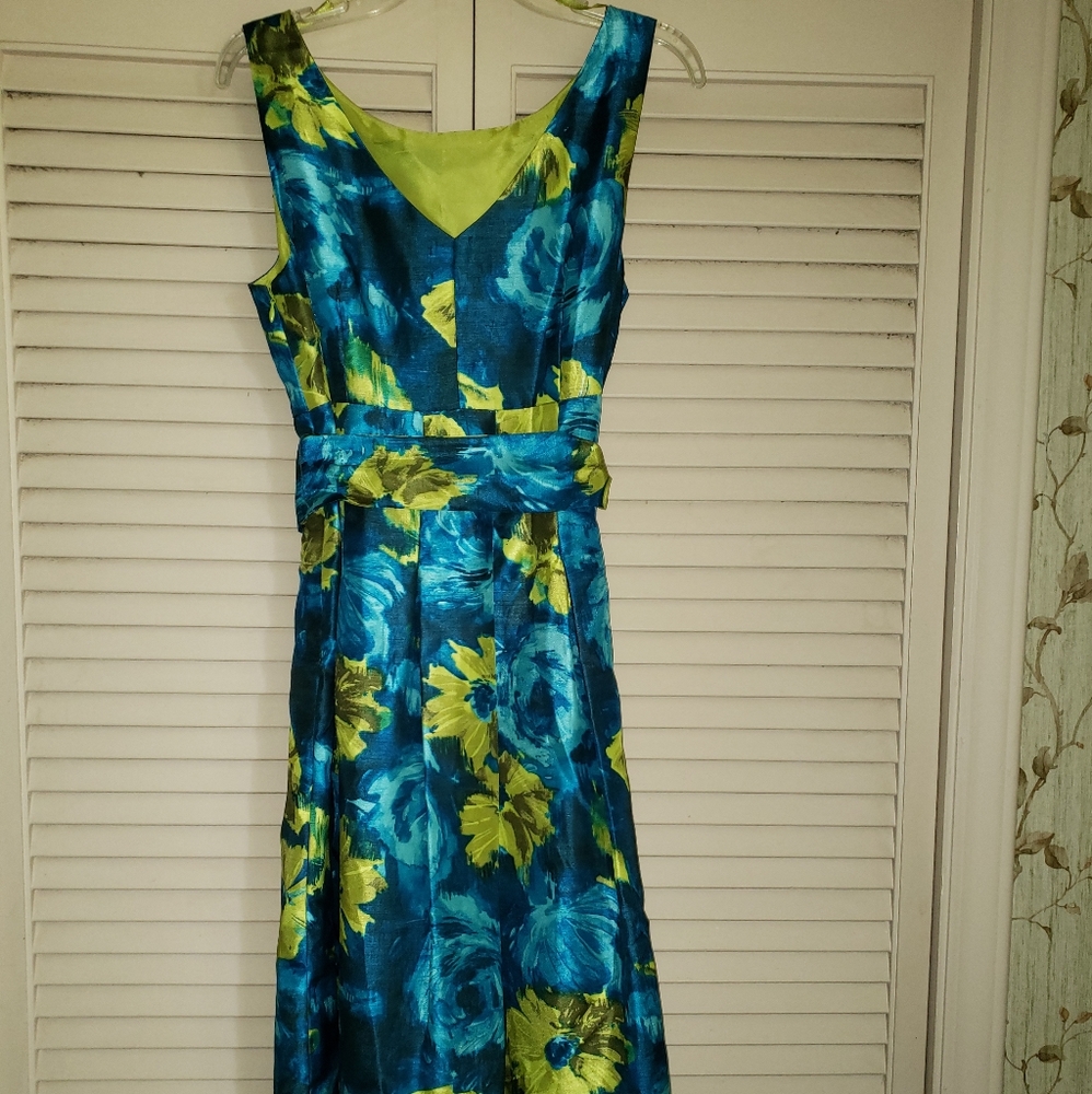 Dress - Picture 4 of 5